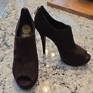 Vince Camuto Dark Brown Platform Suede Peep-Toe Heels Size 8 Great Height 5 Inch